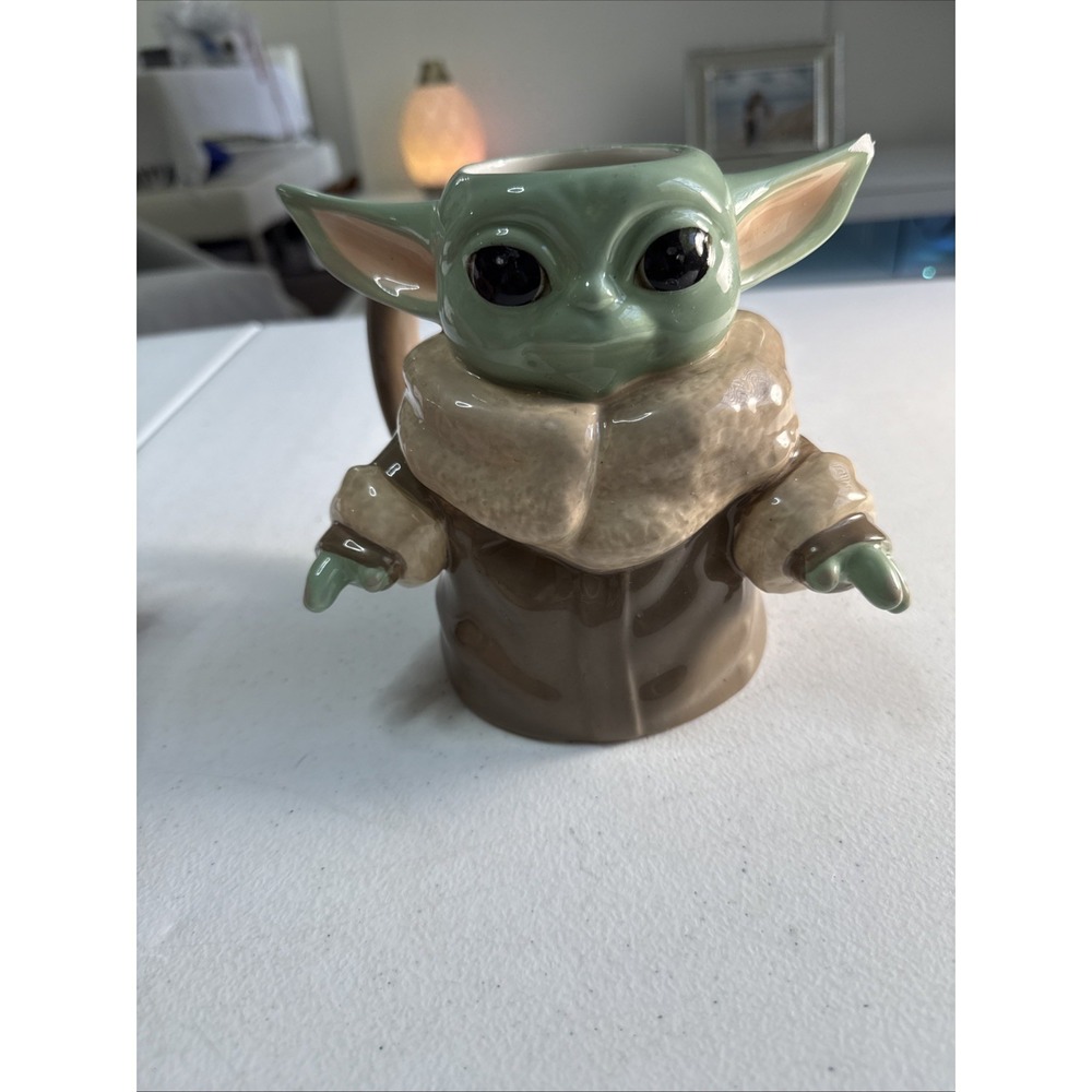Lucasfilm Mandalorian Baby Yoda  20oz Coffee Little BROKEN